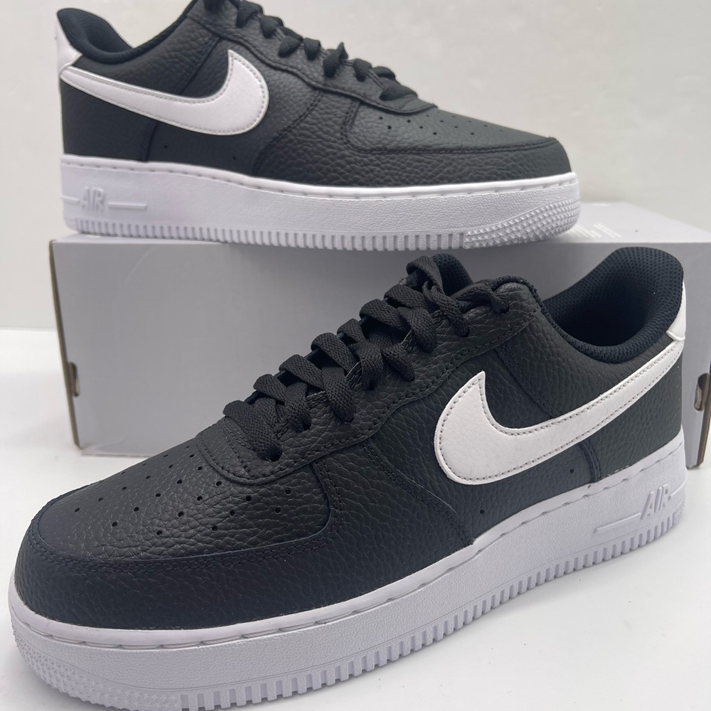 Nike Men’s AIR FORCE 1'07
BLACK/WHITE
NOIR/BLANC CT2302 002 Platform Sneakers